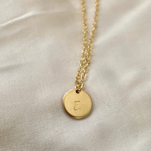 "E" monogramos MINI nyaklánc